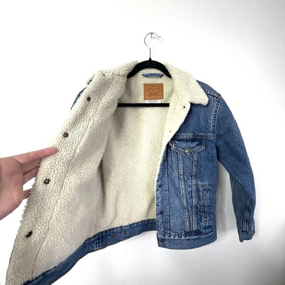 Levi’s Sherpa Denim Jacket Women’s XS Boho Coastal Cowgirl Western Trucker Jean - Picture 5 of 12